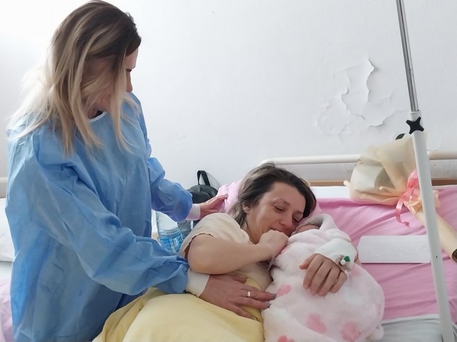 Poklon iz Banjaluke za prvorođenu bebu na Kosmetu