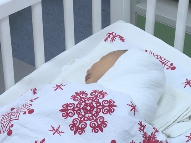 Šestočlana porodica Trifunović iz Sokoca u novu godinu s novim članom - sinom Mihajlom (VIDEO)