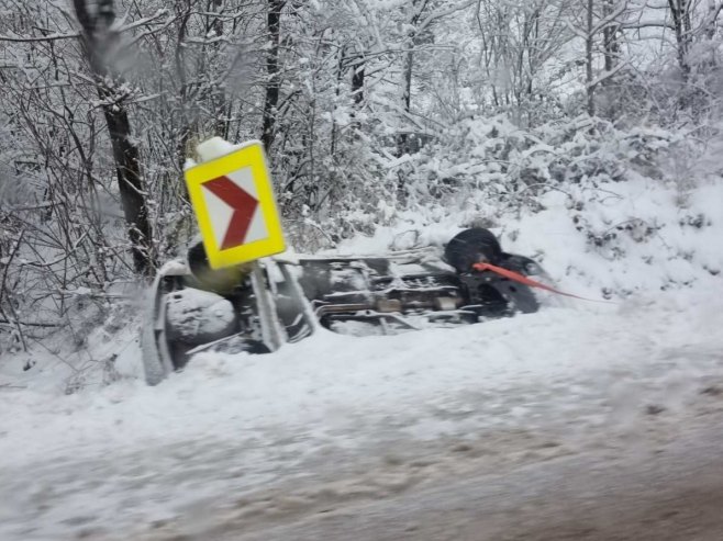 Saobraćajna nezgoda na ulazu u Mrkonjić Grad - Foto: RTRS