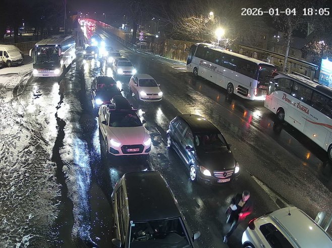 Granični prelaz Gradiška (foto: ams-rs.com) Granični prelaz Gradiška (foto: ams-rs.com) -