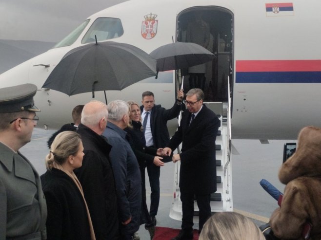 Vučić stigao u Mostar, dočekala ga Cvijanovićeva