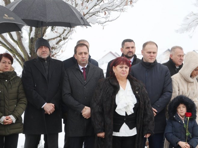Polaganje vijenaca na spomenik Milanu Јeliću - Foto: Ustupljena fotografija