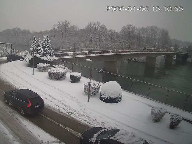 Duge kolone na prelazima prema Hrvatskoj