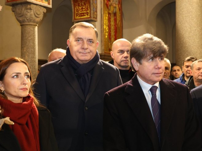 Dodik čestitao Badnje veče i poželio sreću, mir i razumijevanje