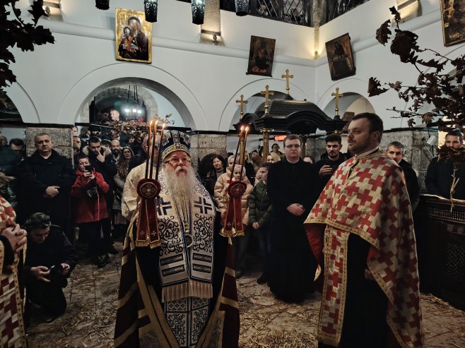 Večernje bogosluženje i nalaganje badnjaka u Staroj crkvi na Baščaršiji