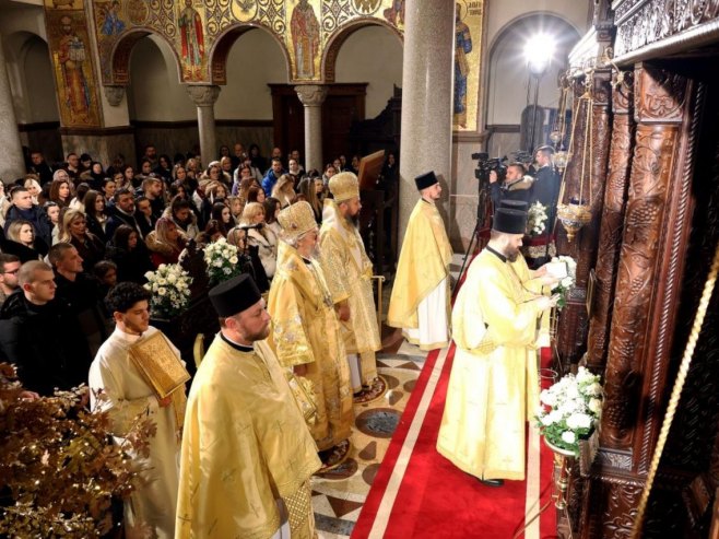 Povodom najradosnijeg hrišćanskog praznika u svim pravoslavnim hramovima služena Božićna liturgija (FOTO)