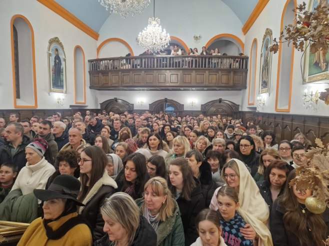 Molitvom u hramovima i u krugu porodice Božić proslavljen u Srpskoj