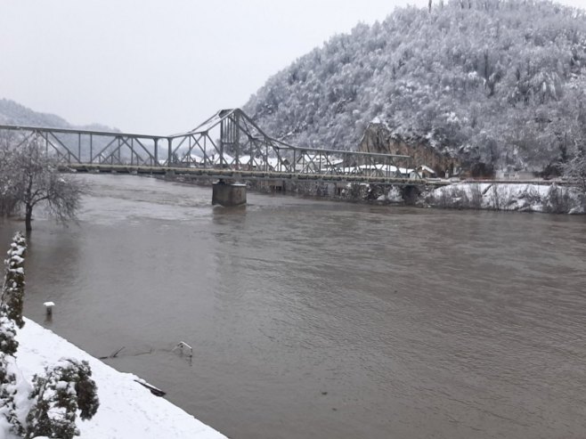 Zvornik: Rijeka Drina u blagom opadanju