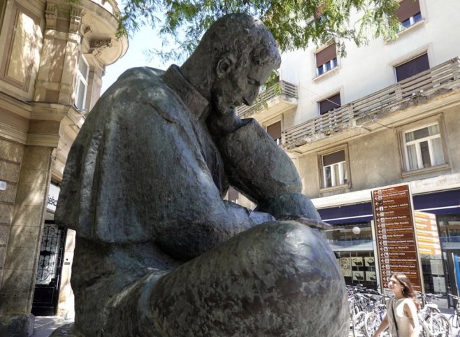 Spomenik Tesli vraća se ispred Instituta "Ruđer Bošković" u Zagrebu