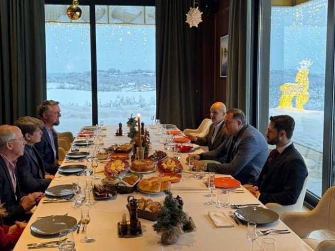 Dodik upriličio božićni ručak sa Rodom Blagojevićem