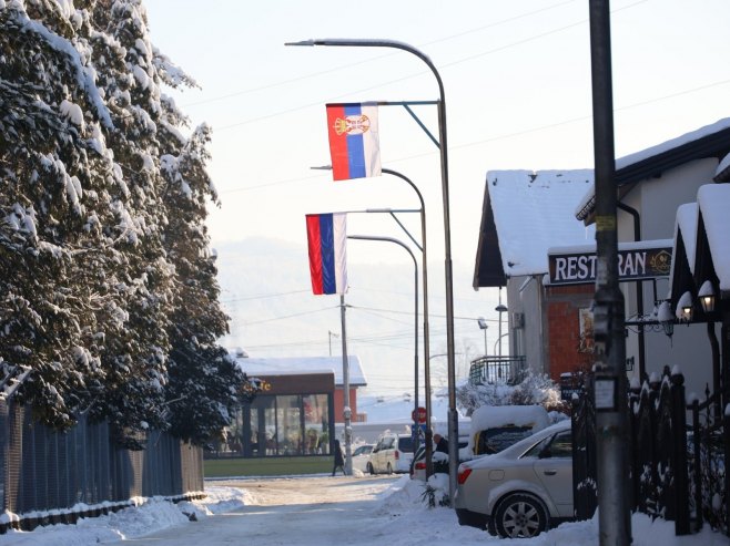 Banjaluku krase zastave Republike Srpske i Srbije (FOTO)