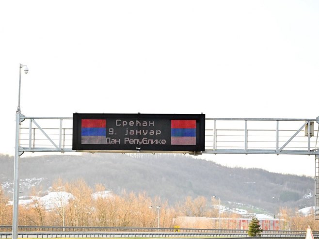 Slogan "Živjeće ognjište" na informativnim portalima na auto-putevima