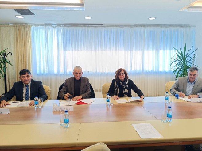 Potpisivanje ugovora - Foto: RTRS