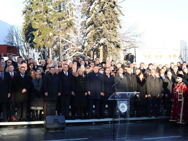 Otkriveno i osveštano Centralno spomen-obilježje; Pokloniti se borcima koji su živote ugradili u temelje Srpske (FOTO)