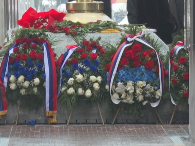 Delegacije Srpske i Srbije položile vijence na Centralno spomen-obilježje