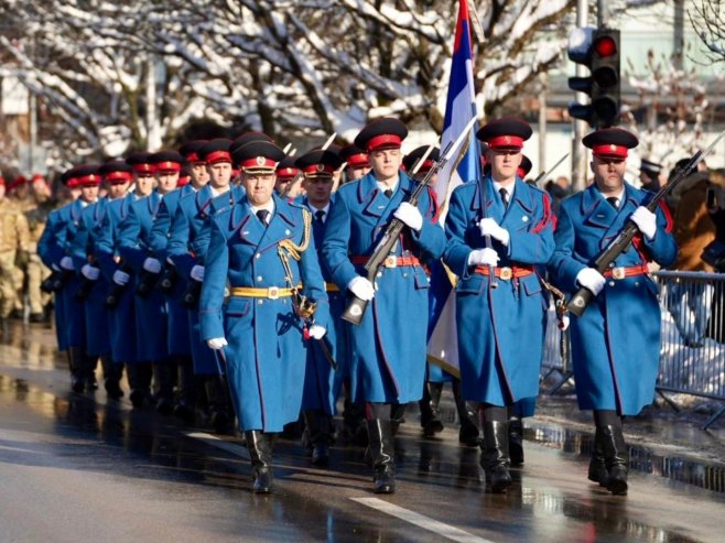 U Banjaluci prodefilovali i policijski službenici Počasne jedinice (VIDEO)