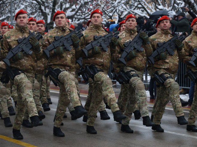 Defile povodom Dana Republike Srpske, učestvovali i pripadnici SAЈ-a (VIDEO)