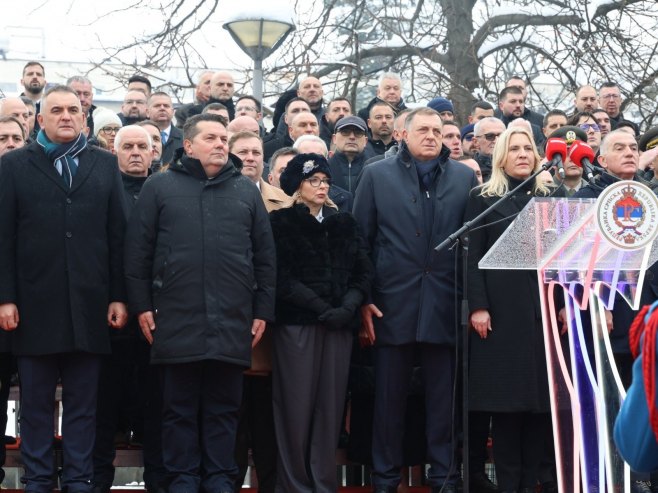 Dodik: Dan Republike ponovo obilježen dostojanstveno i s ljubavlju