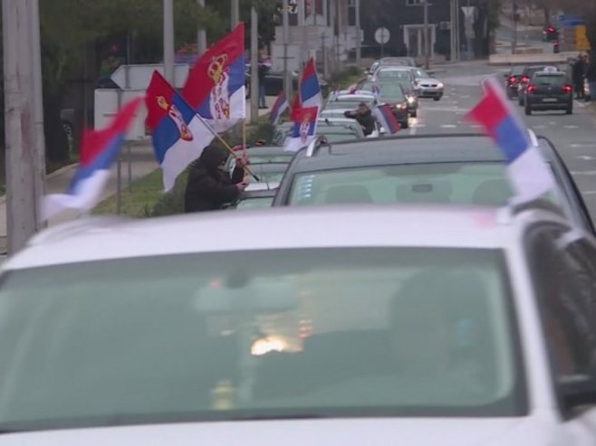 Povodom Dana Republike - svečani defile automobila prošao ulicama Trebinja (VIDEO)