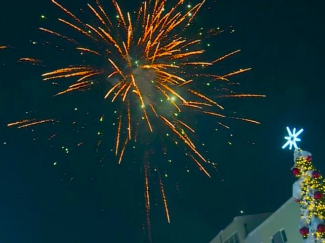 U Istočnom Sarajevu priređen spektakularan vatromet povodom Dana Republike (VIDEO)