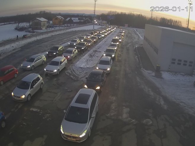 Duge kolone i višečasovna čekanja na nekoliko graničnih prelaza