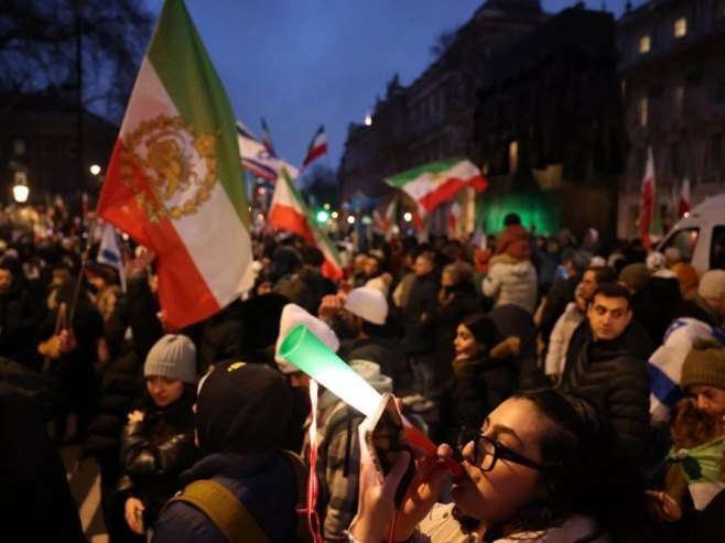 Protesti (Foto: EPA/NEIL HALL) Protesti (Foto: EPA/NEIL HALL) -