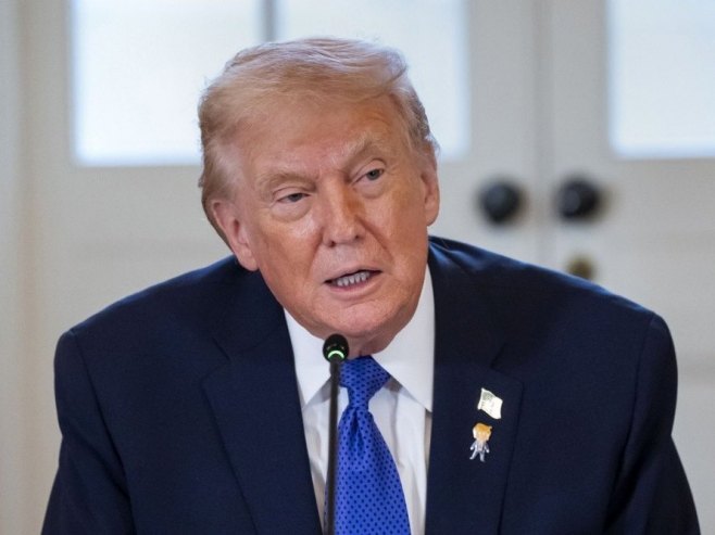 Donald Tramp (foto: EPA/BONNIE CASH / POOL) - 