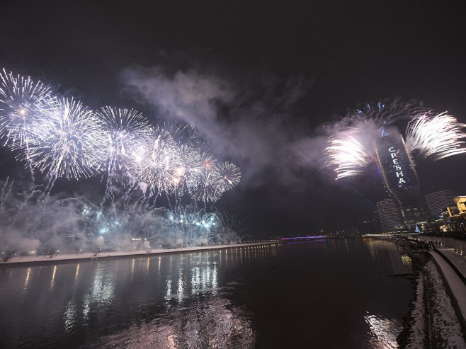 Sprska Nova godina dočekana u Beogradu na vodi uz vatromet, igru dronova i laserske efekte (VIDEO)