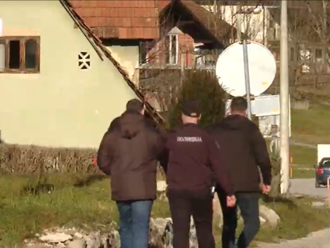 Pravovremenom reakcijom policajci spasili život muškarcu u Krupi na Vrbasu (VIDEO)