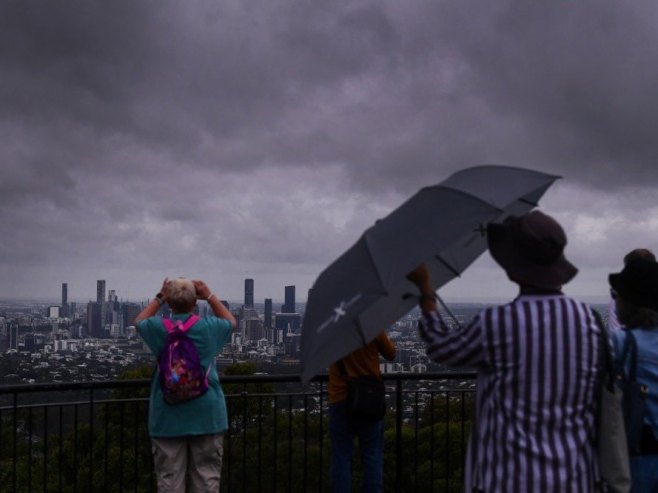 Velika oluja zahvatila Australiju, poplave odnosile automobile, hiljade stanovnika bez struje