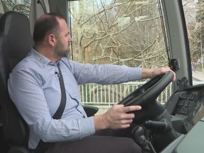 Međunarodni dan vozača i automehaničara - koliko je težak i odgovoran ovaj posao? (VIDEO)