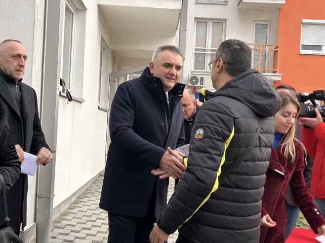 Minić i Egić uručili ključeve 15 stanova porodicama poginulih boraca i ratnim vojnim invalidima (FOTO)