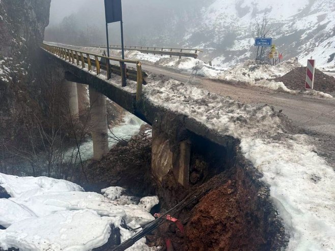 Obilne padavine aktivirale klizište na magistralnom putu Foča - Sarajevo (FOTO)