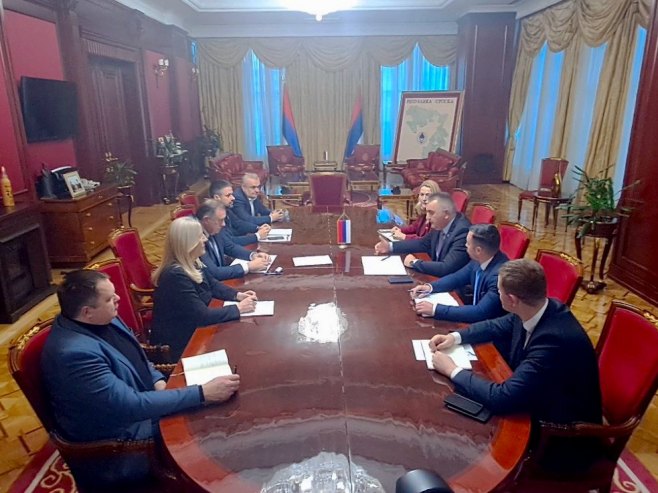 Minić sa delegacijom SNSD-a; Konferencija za novinare na RTRS