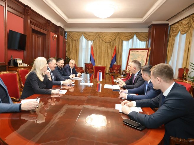 Minić sa delegacijom SNSD-a; Konferencija za novinare na RTRS