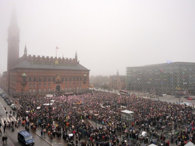 Masovne demonstracije u Kopenhagenu protiv planova SAD  (VIDEO)