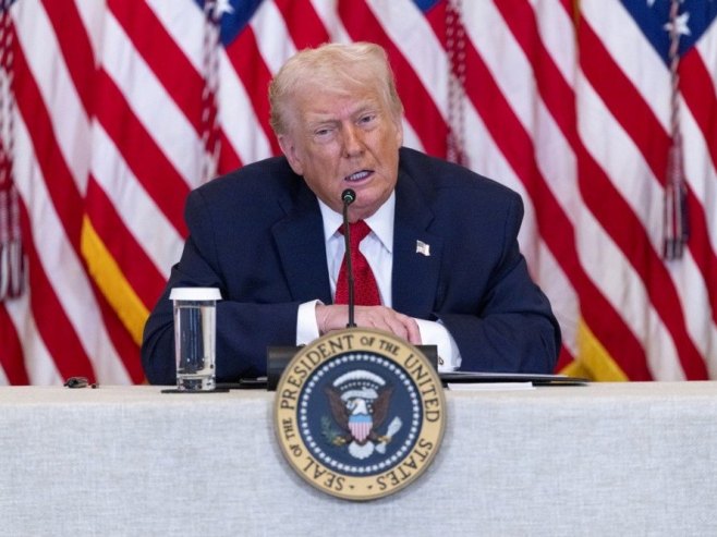 Tramp: Poništiće se sva akta potpisana autopenom