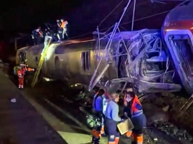 Željeznička nesreća u Španiji: Broj poginulih porastao na sedam, povrijeđeno 100 ljudi (FOTO)
