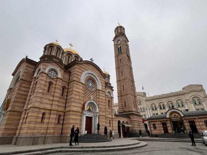 Proslava Bogojavljenja počela liturgijom - slijede litije i plivanje za Časdni krst (FOTO)
