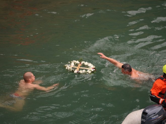 Plivanje za Časni krst - u Banjaluci najbrži Dalibor Kajiš, u Trebinju više od 200 učesnika (FOTO/VIDEO)