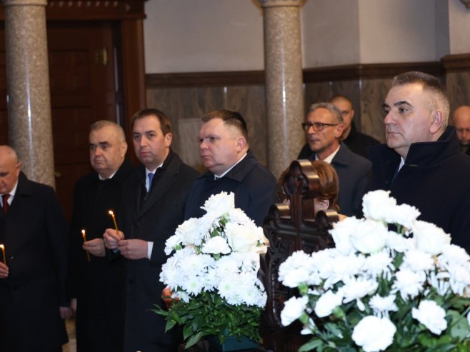 Savo Minić sa ministrima - Foto: ZIPAPHOTO/Borislav Zdrinja