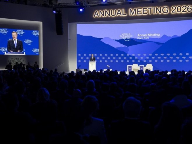 Tramp danas stiže u Davos na Svjetski ekonomski forum; Drama tokom leta (VIDEO)