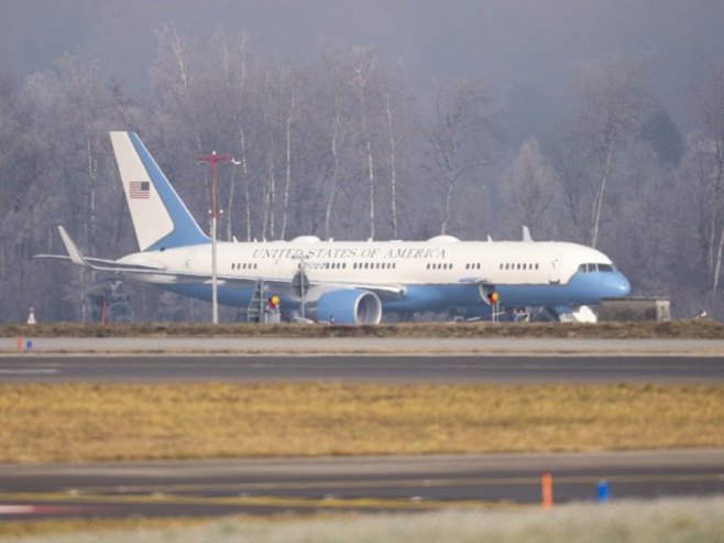 Tramp stigao u Davos (foto: EPA/CLAUDIO THOMA) - 