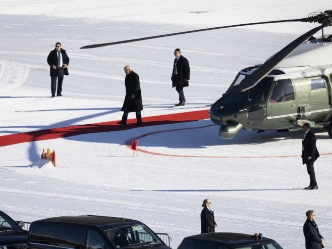 Tramp stigao u Davos (foto: EPA/MICHAEL BUHOLZER) - 