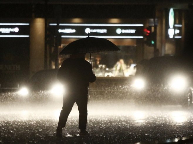 Јaka oluja u Atini, jedna osoba poginula