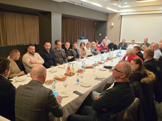 Sastanak stranke u Doboju (foto: Ujedinjena Srpska) Sastanak stranke u Doboju (foto: Ujedinjena Srpska) -