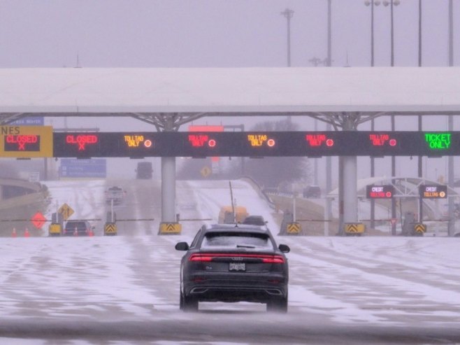Zimska oluja u Americi (Foto: EPA/JEROME MIRON) - 