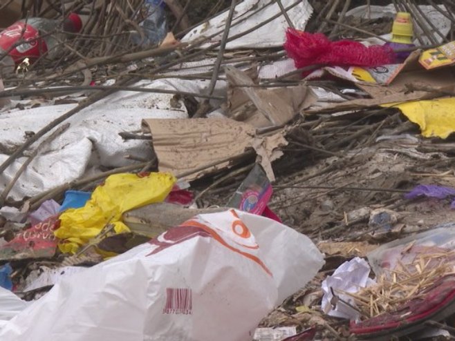 Divlje deponije i dalje veliki problem u Semberiji (VIDEO)