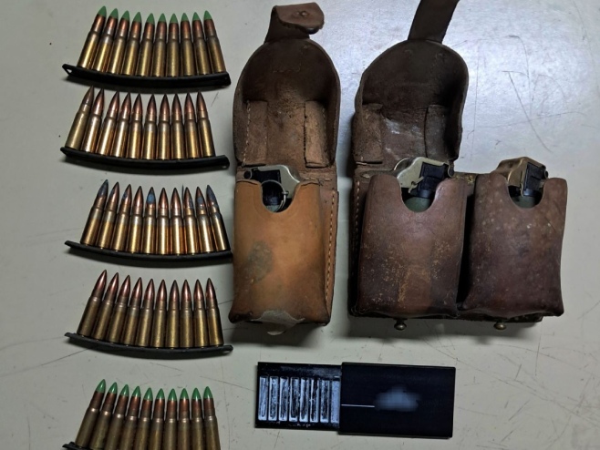 PU Prijedor: Pretresom pronađene ručne bombe, municija i opojna droga