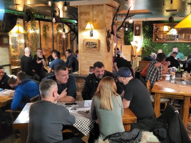 Pab kvizovi sve popularniji - u Derventu stiže jedan od najpopularnijih kviz-mastera u regionu